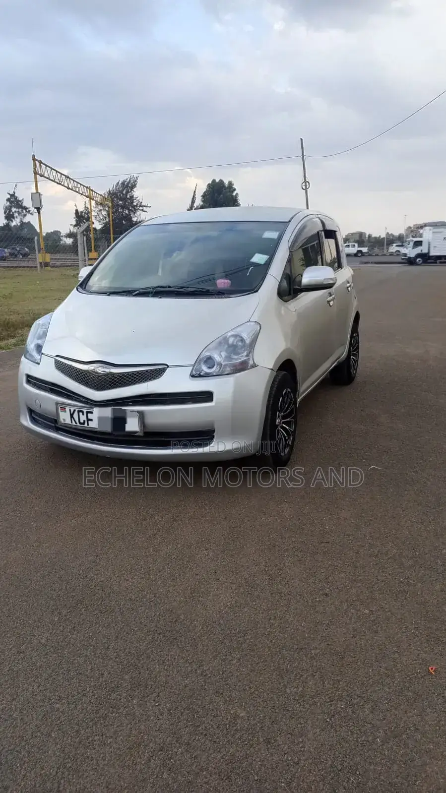 Toyota Ractis 2011 Silver