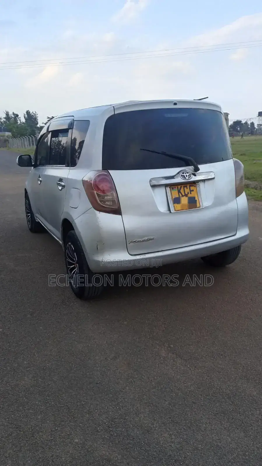 Toyota Ractis 2011 Silver