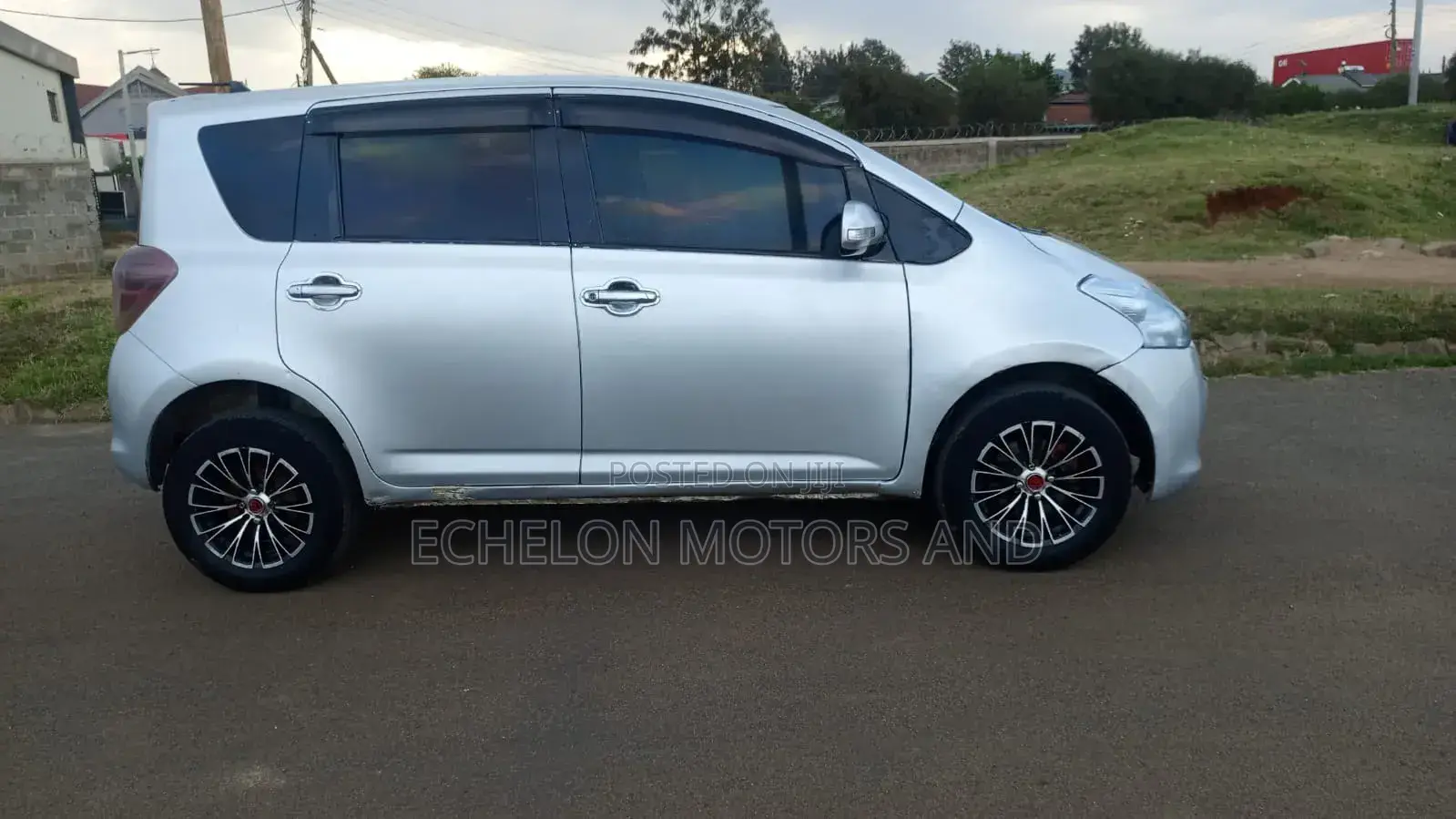 Toyota Ractis 2011 Silver