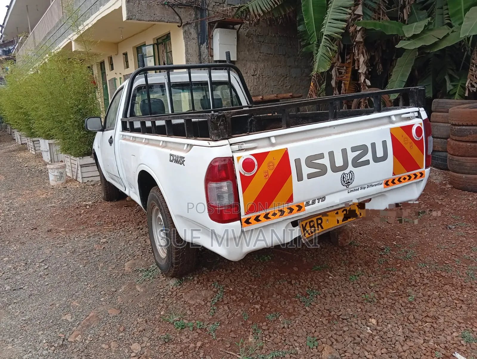 Isuzu D-MAX 2011 White