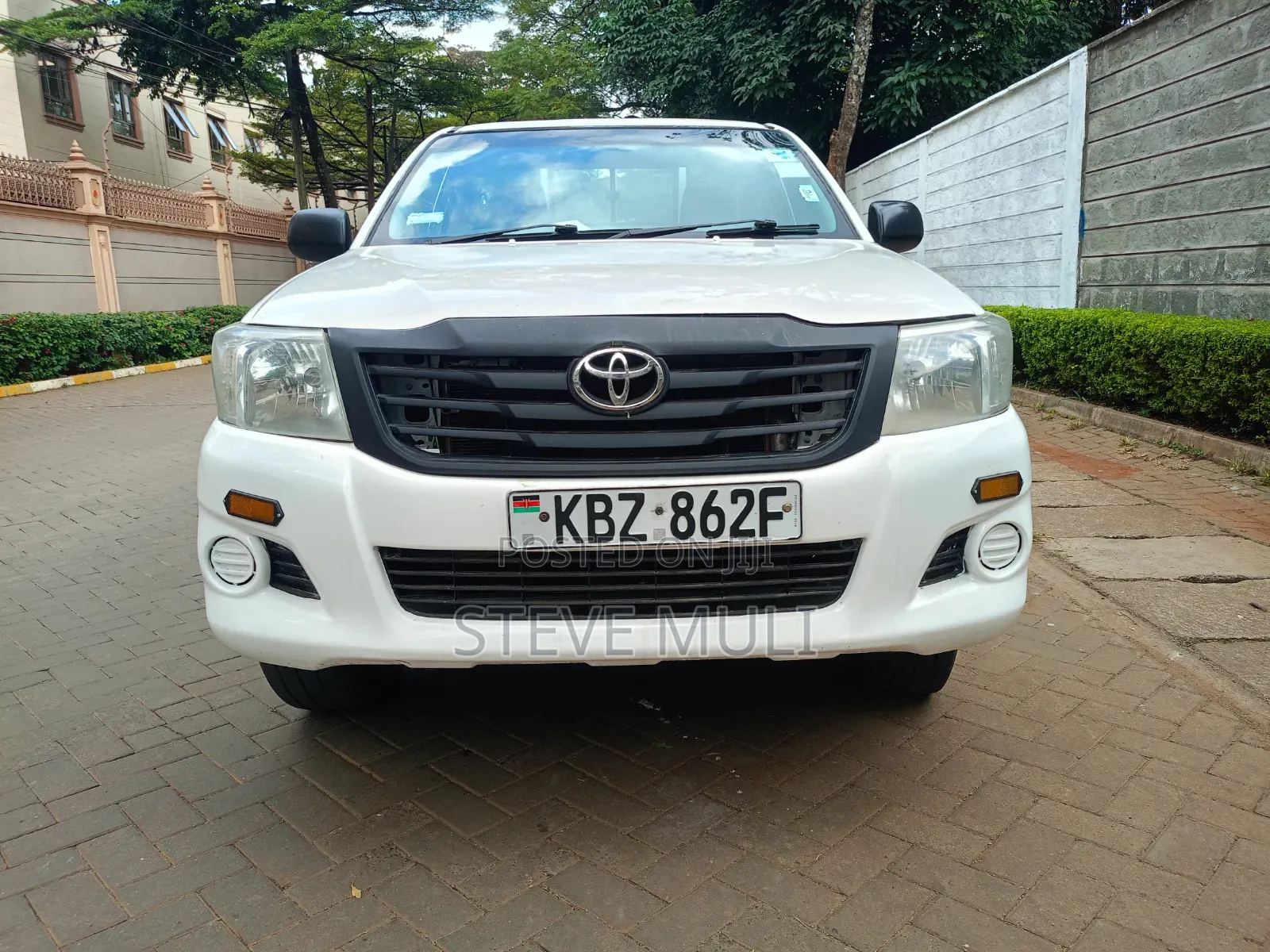 Toyota Hilux 2013 White