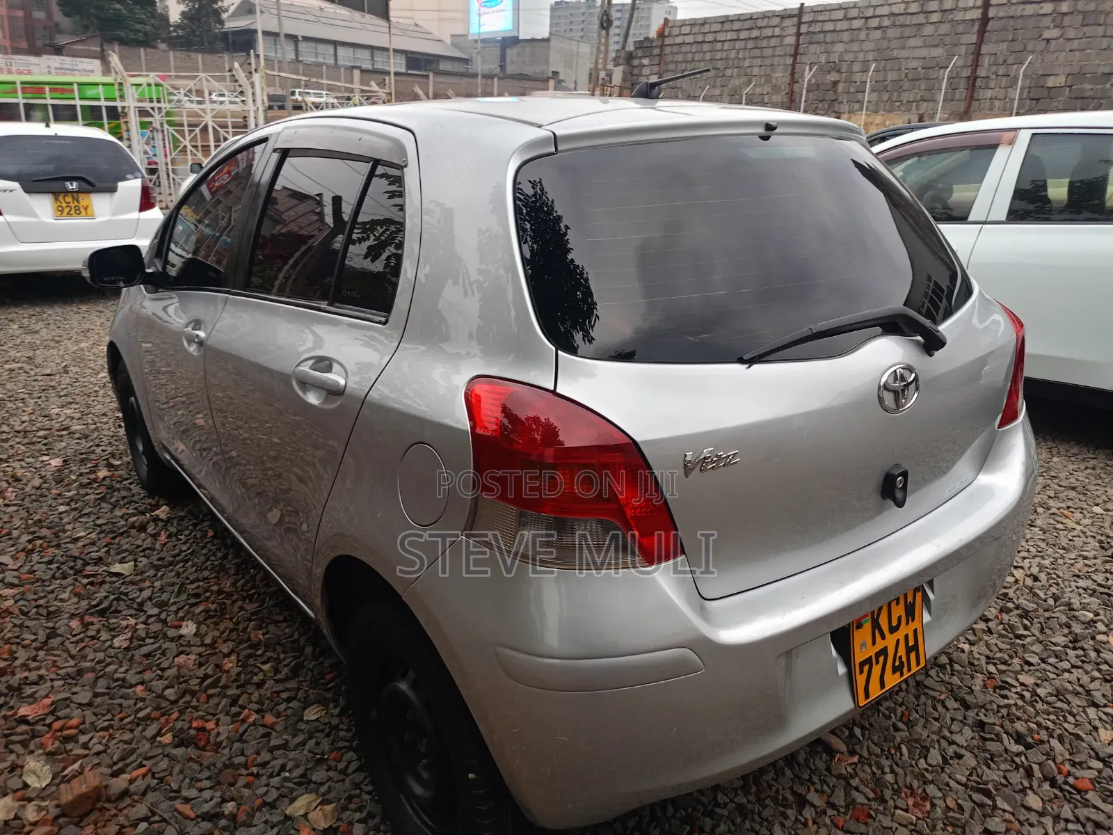 Toyota Vitz 2011 Silver