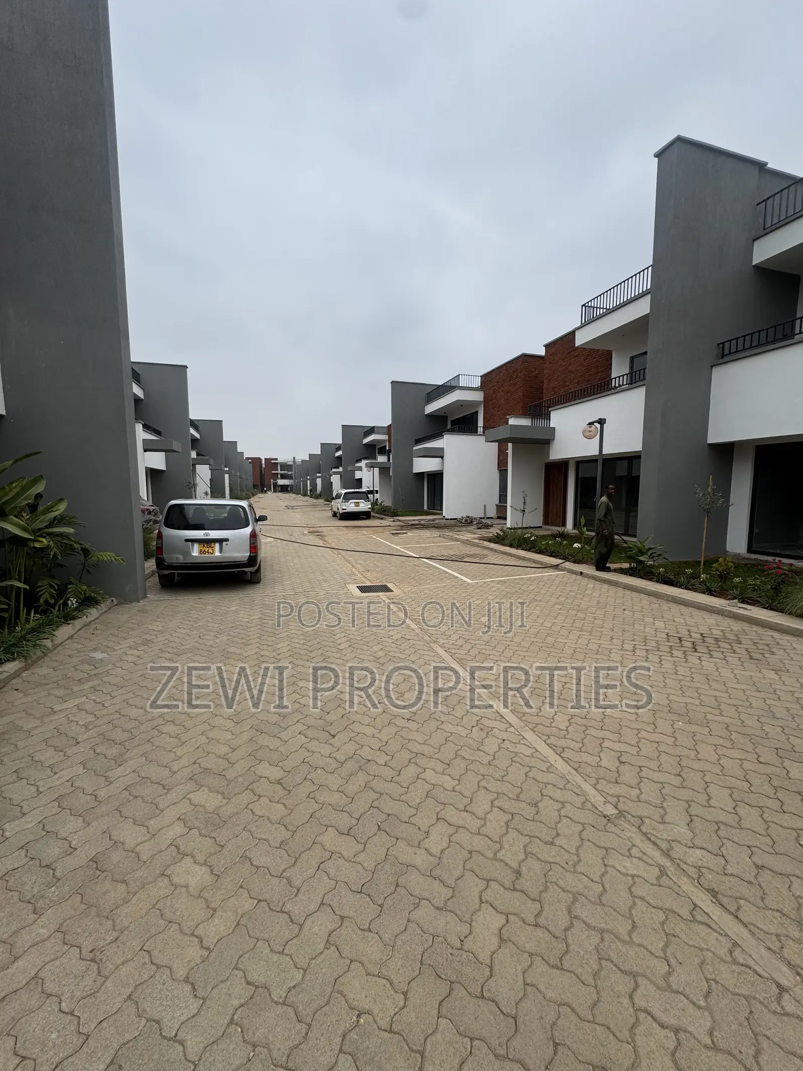 4bdrm Maisonette in Phenom Estate for sale