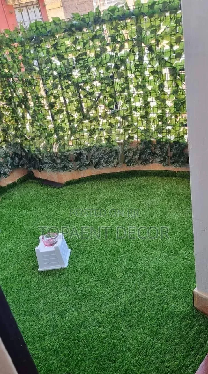 Expandable Green Privacy Fence
