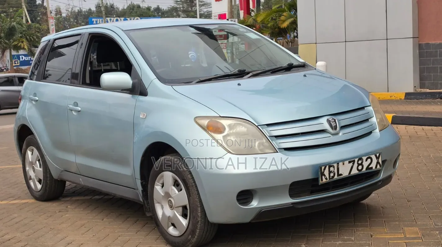 Toyota IST 2003 Green