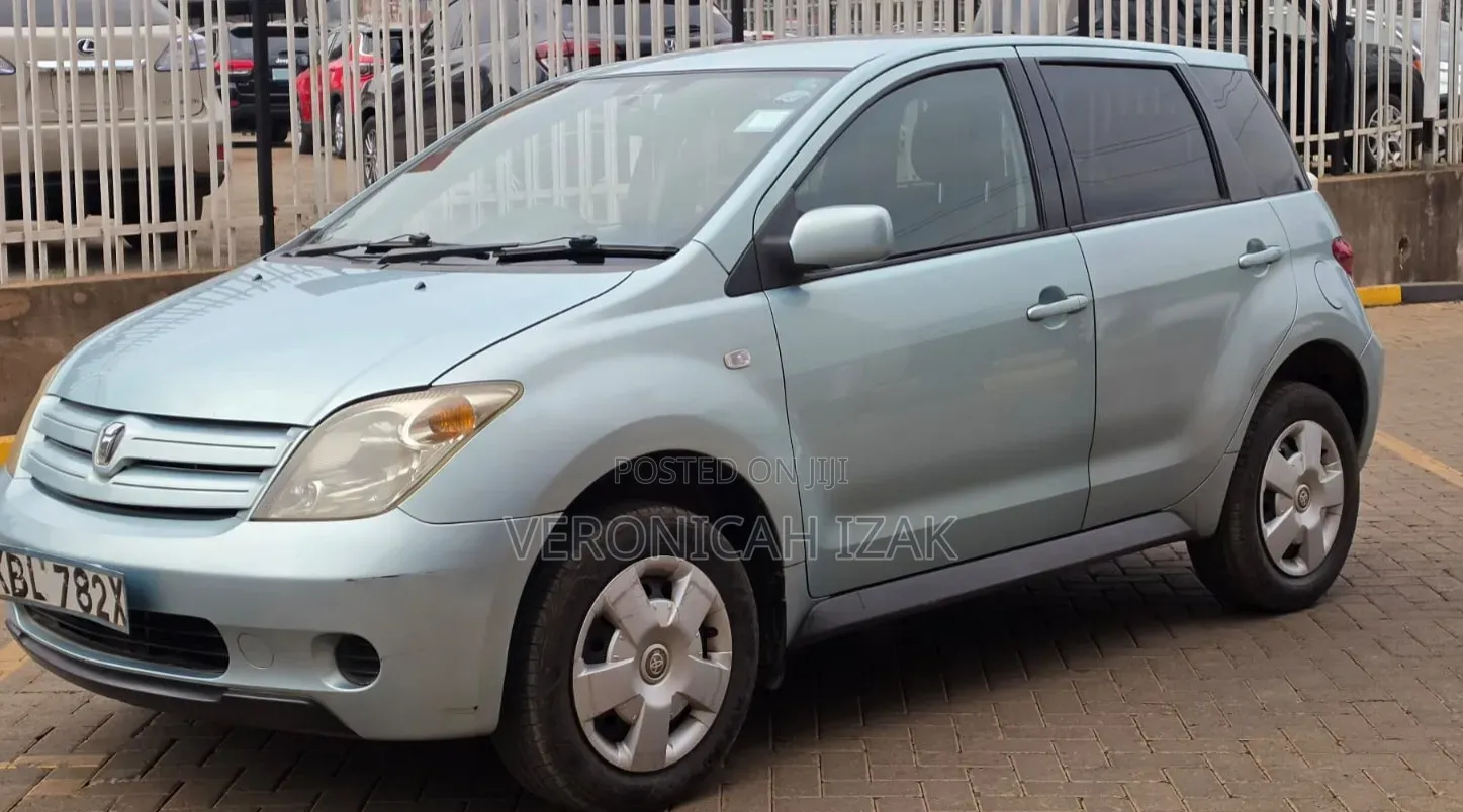 Toyota IST 2003 Green