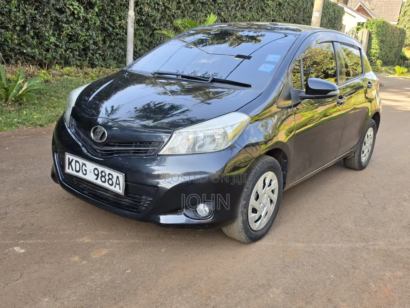 Toyota Vitz 1.3 FWD 5dr 2014 Black
