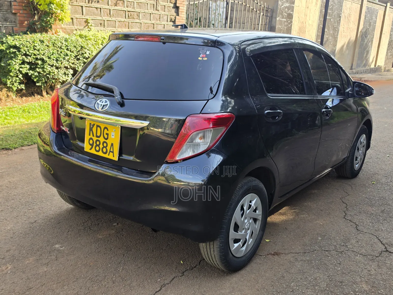 Toyota Vitz 1.3 FWD 5dr 2014 Black