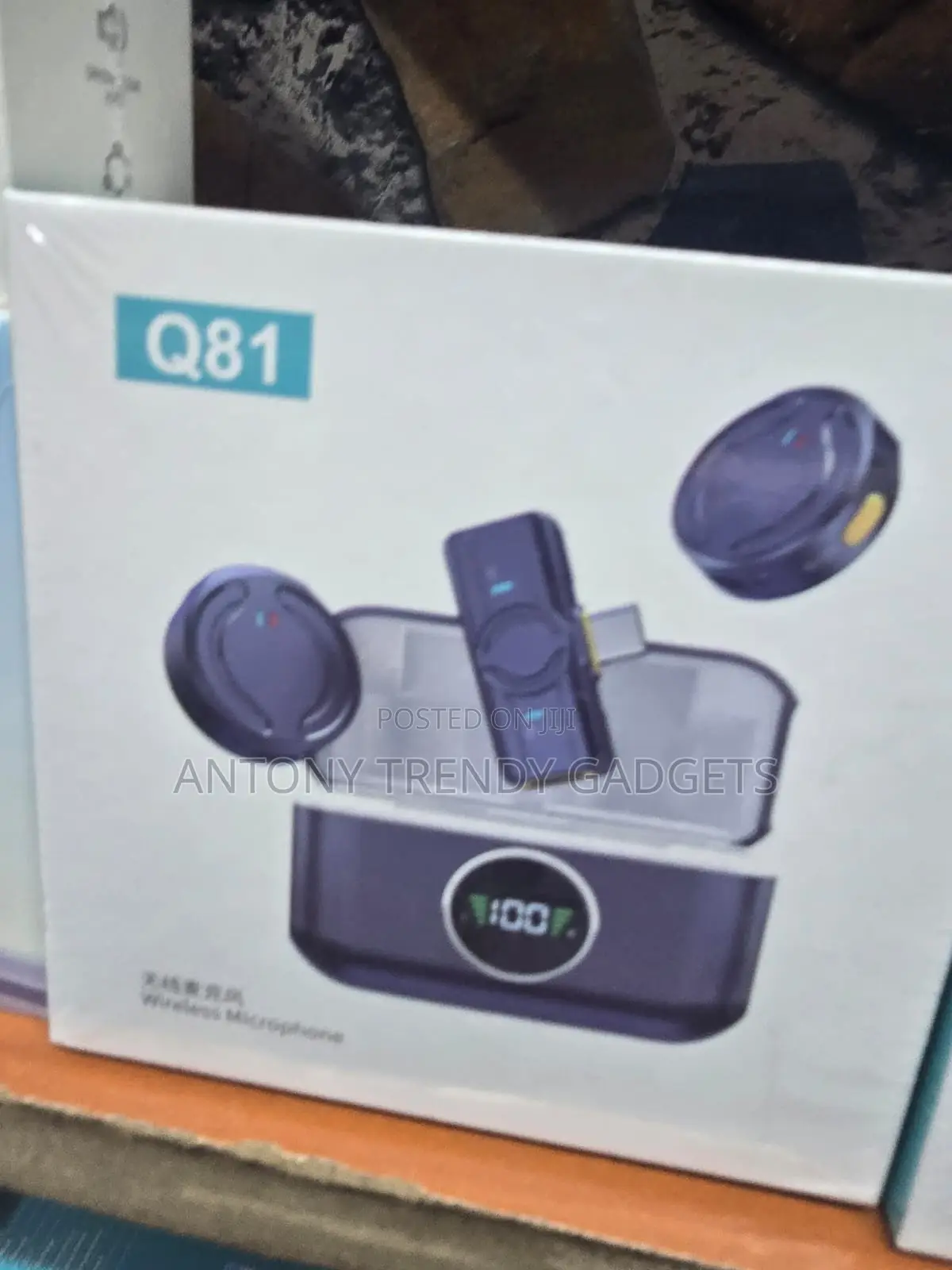 Q81 Dual Wireless Microphone With LED Charging Case