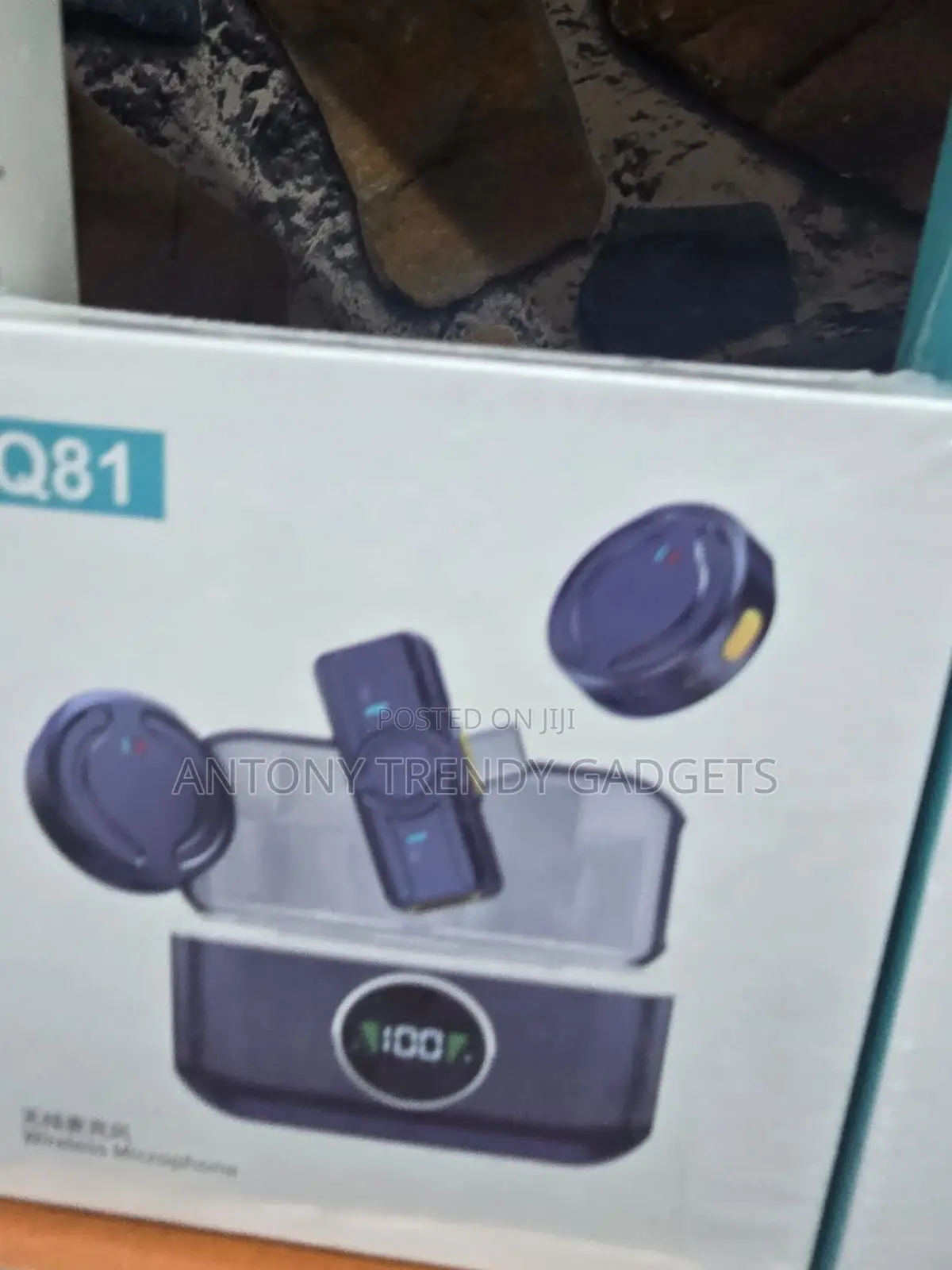 Q81 Dual Wireless Microphone With LED Charging Case