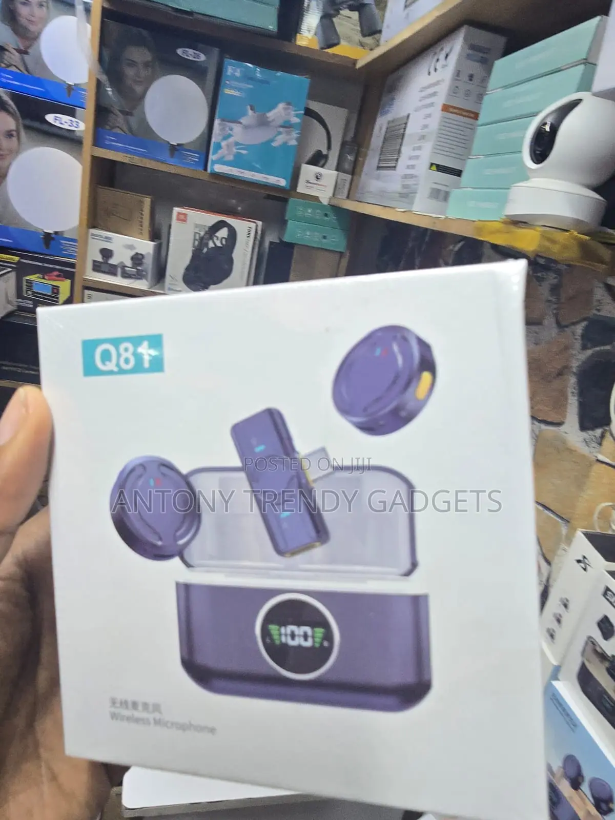 Q81 Dual Wireless Microphone With LED Charging Case