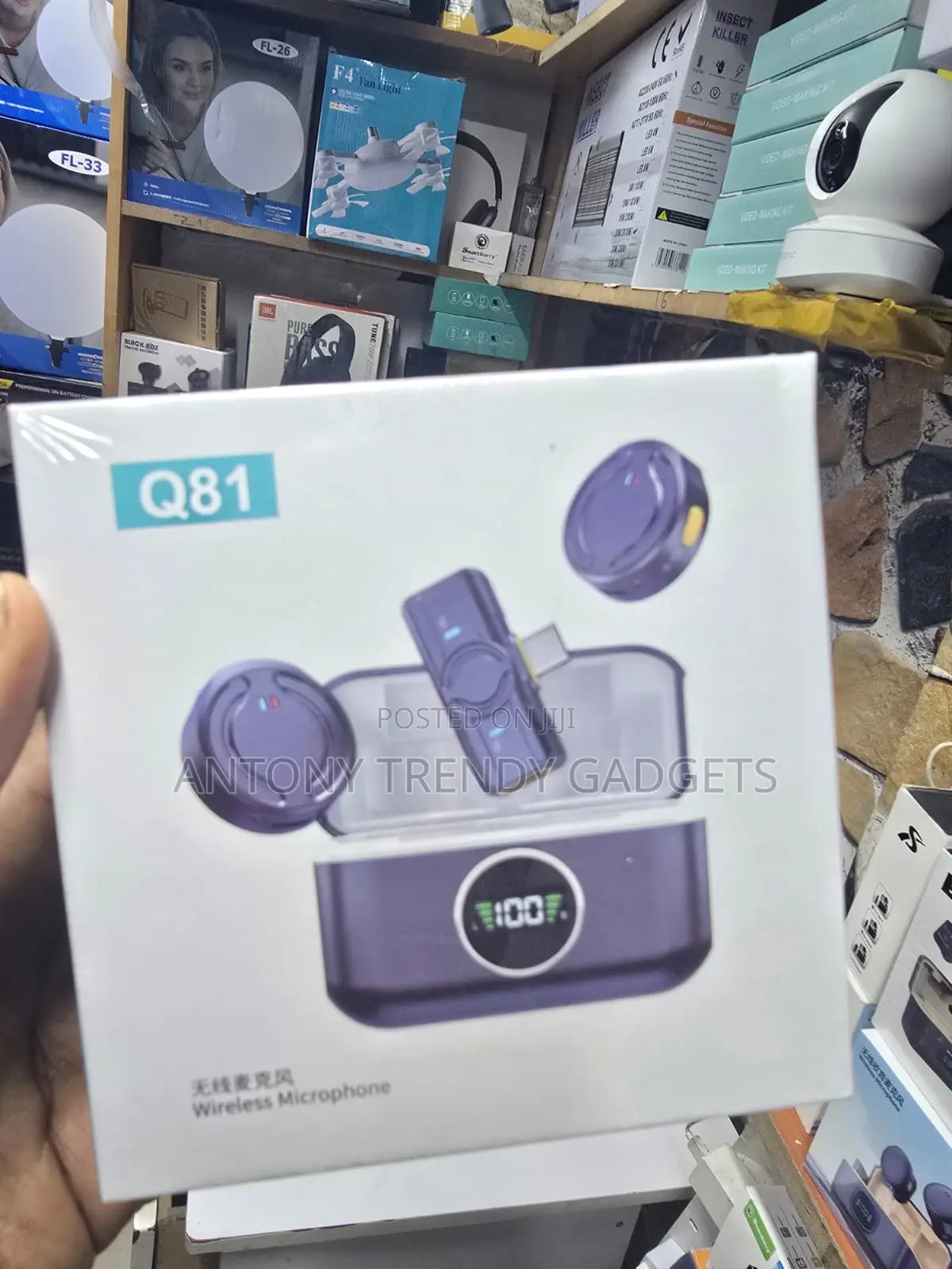 Q81 Wireless Lavalier Microphone With Noise Cancellation