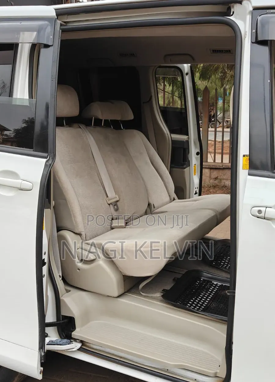 Toyota Noah 2011 White