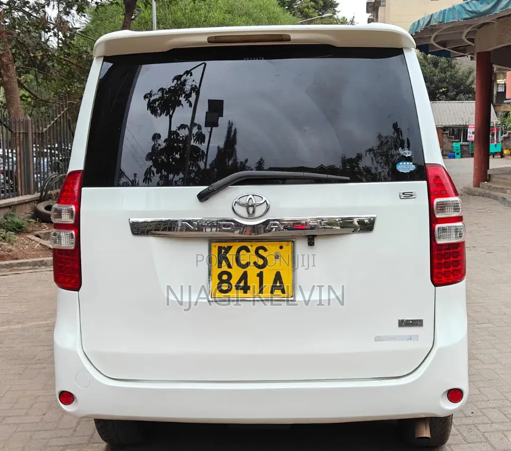 Toyota Noah 2011 White