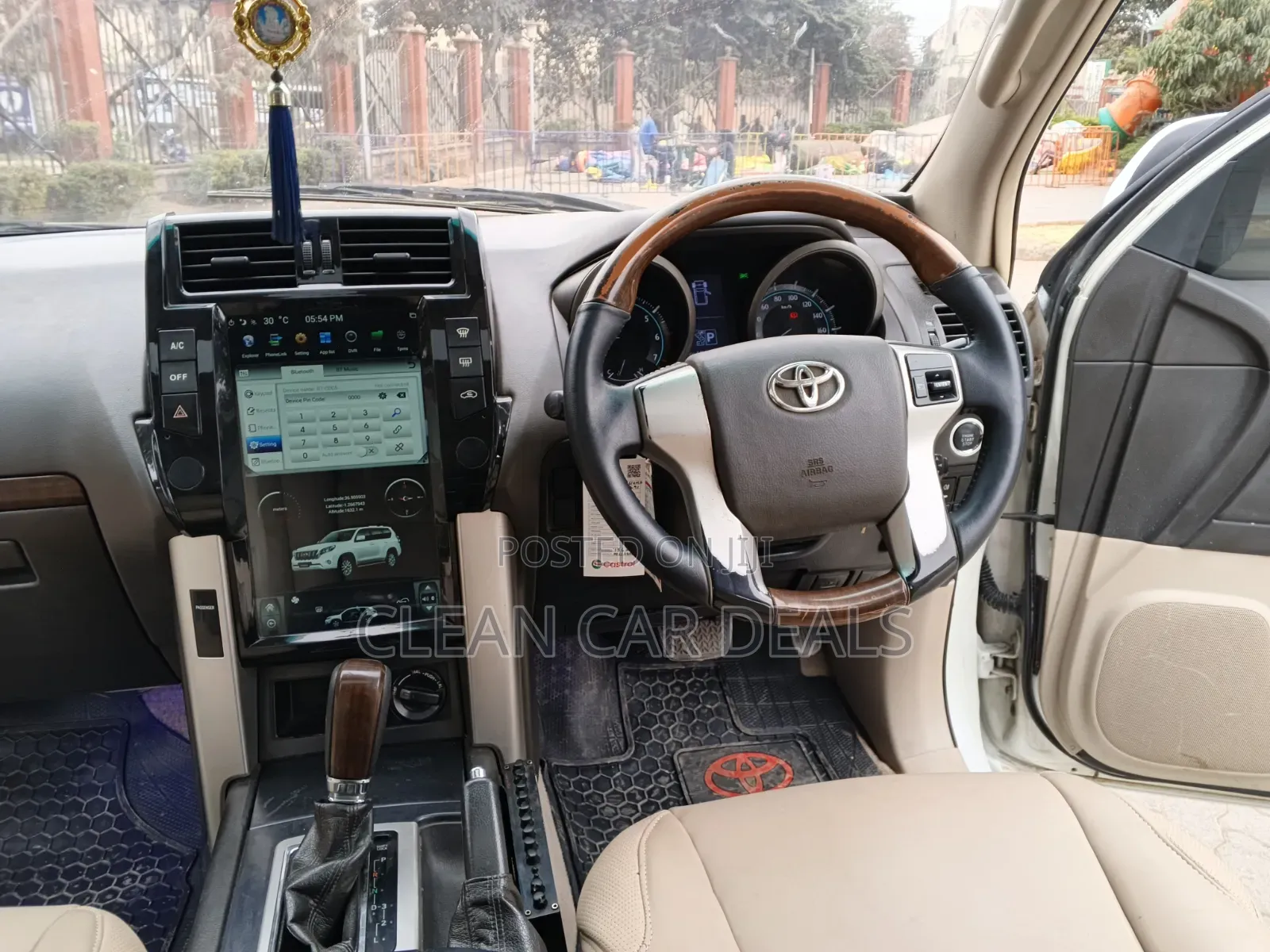 Toyota Land Cruiser Prado 2011 White