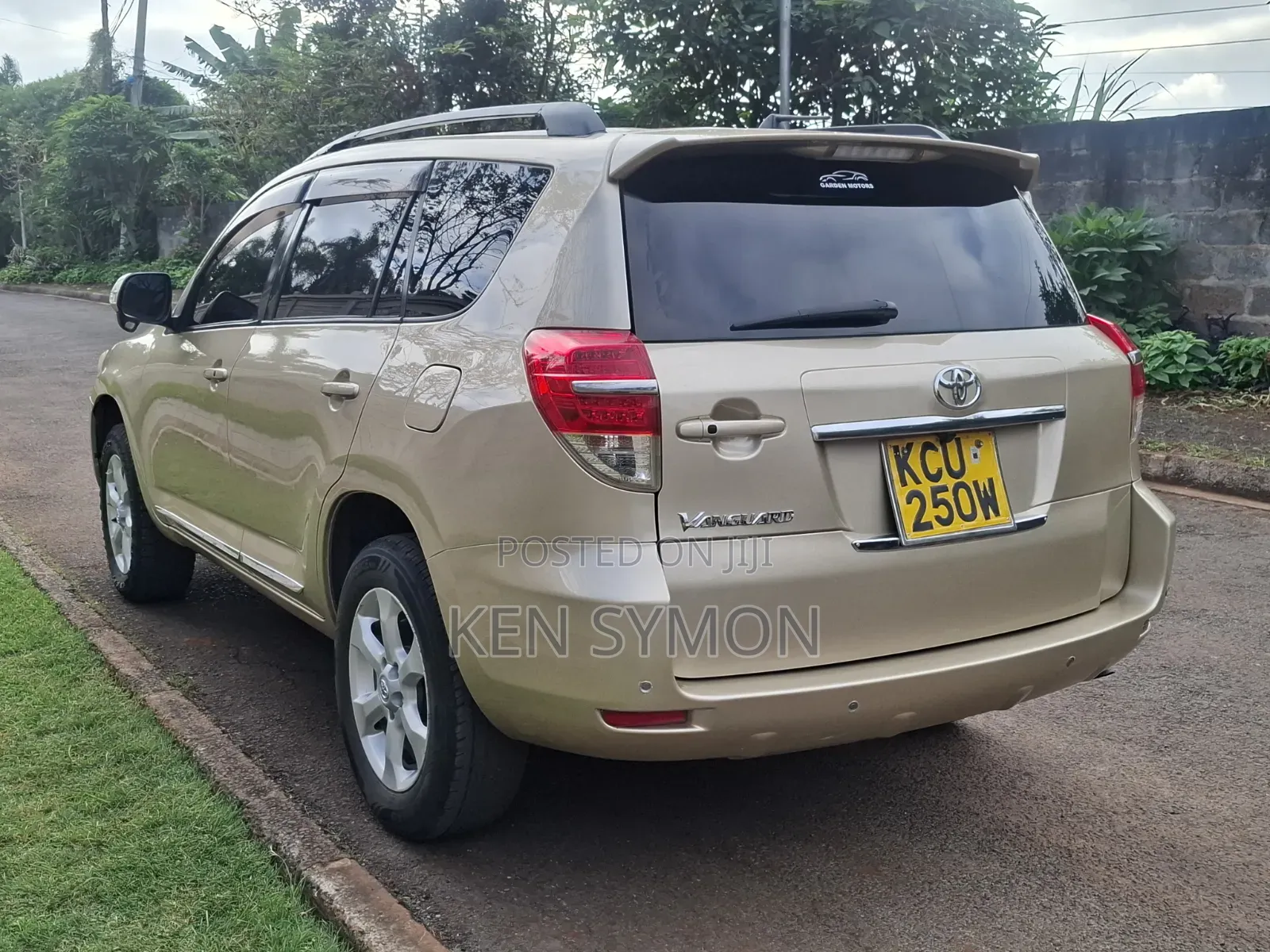 Toyota Vanguard 2012 Gold