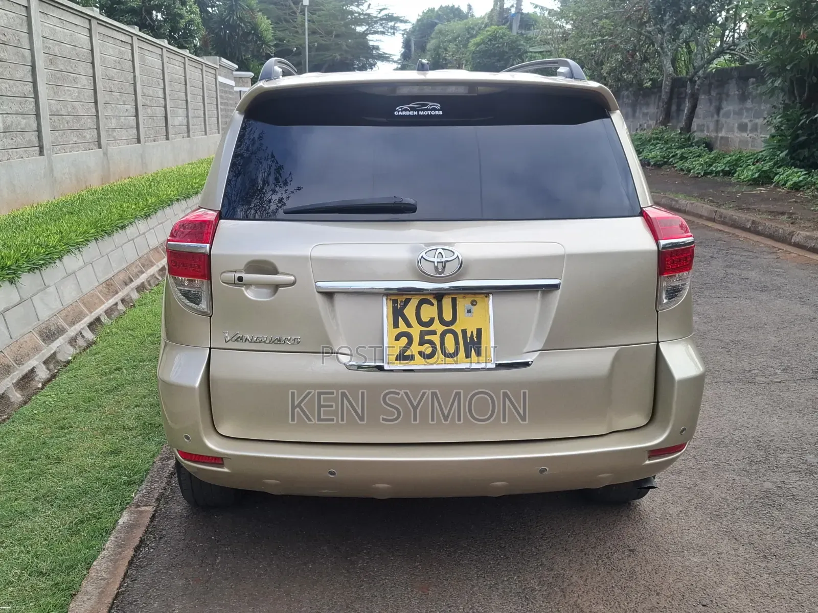 Toyota Vanguard 2012 Gold
