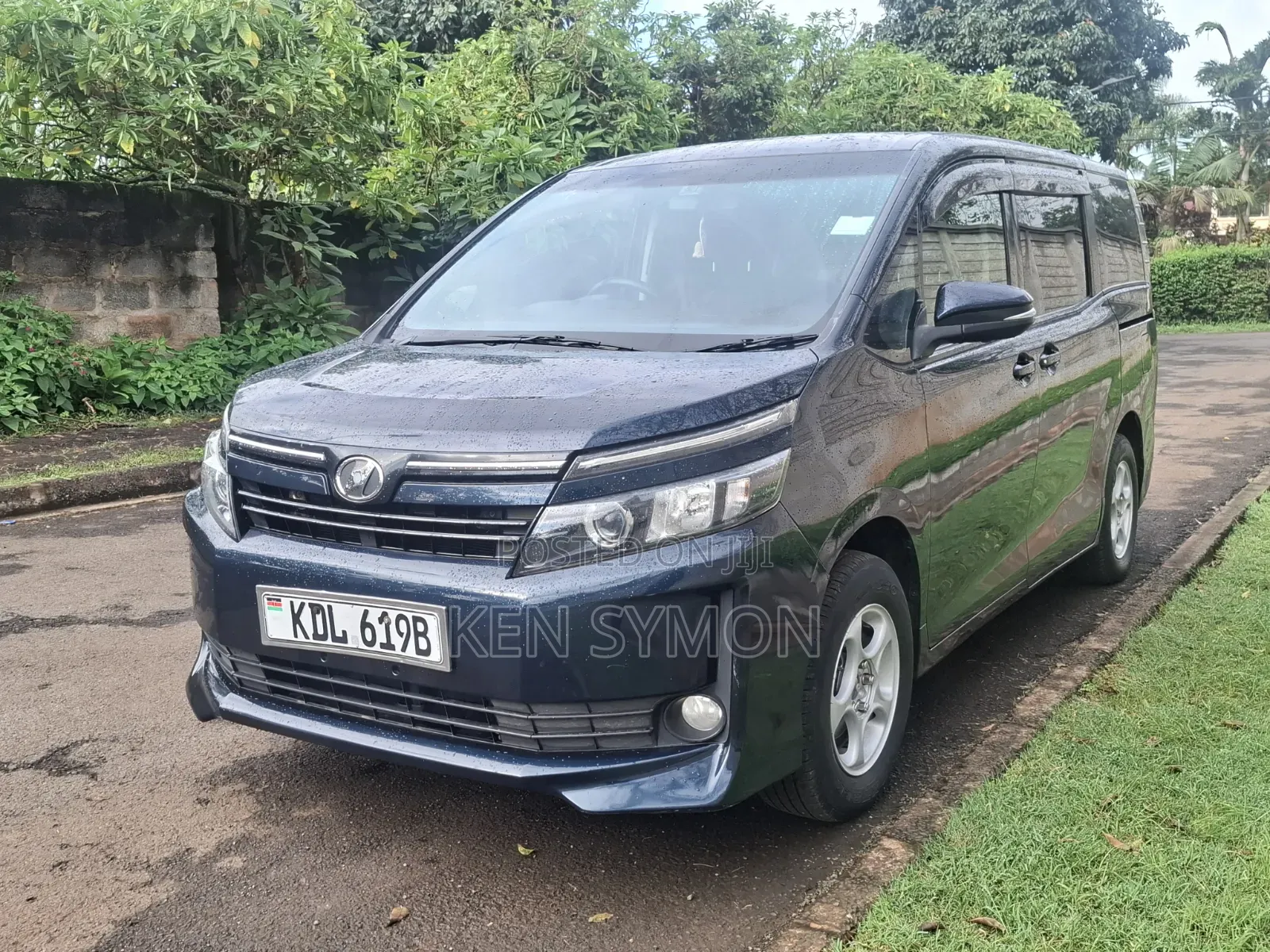Toyota Voxy X 2WD 8-Seater 2016 Black