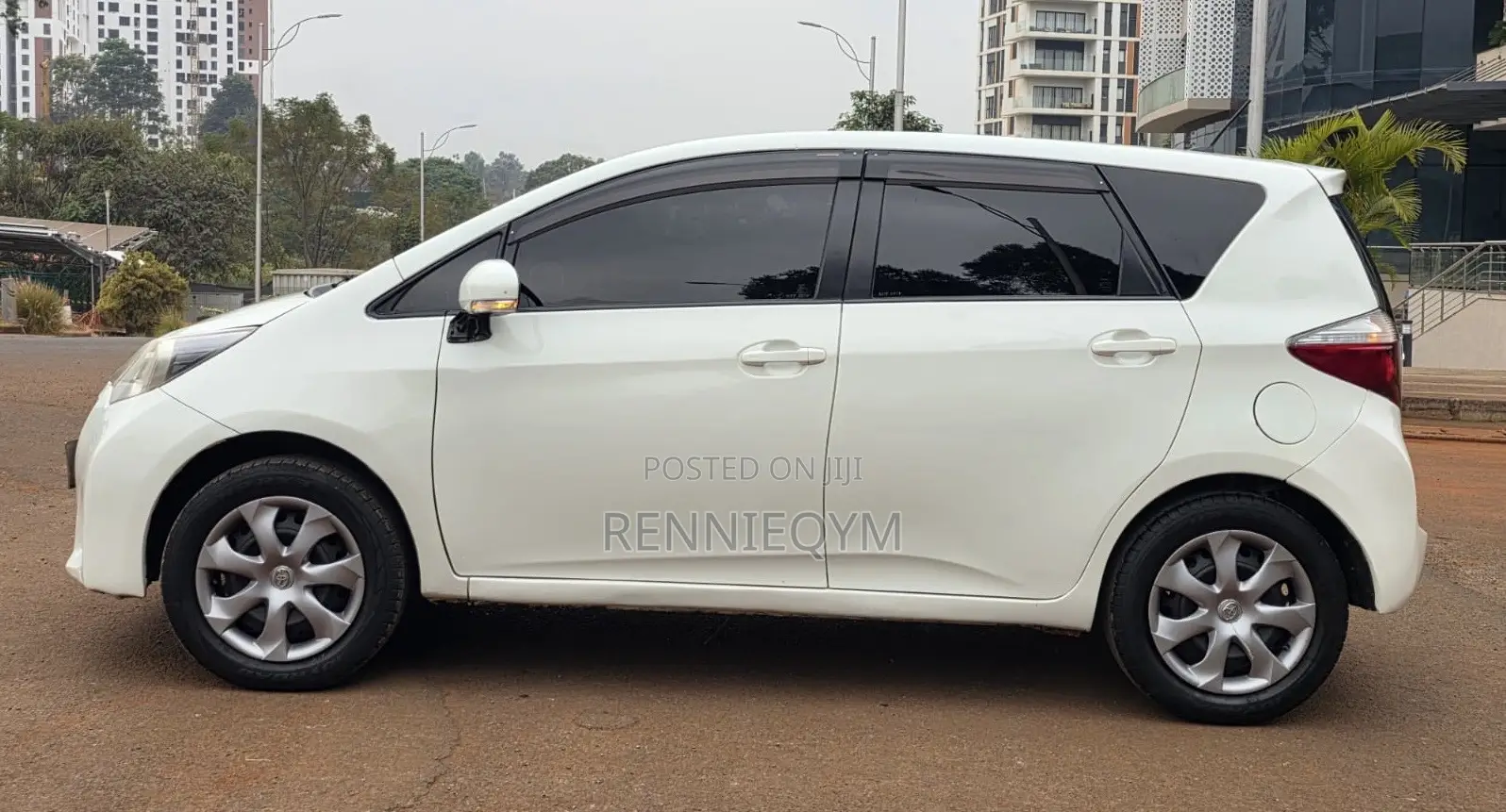 Toyota Ractis 1.5 FWD 2012 Pearl