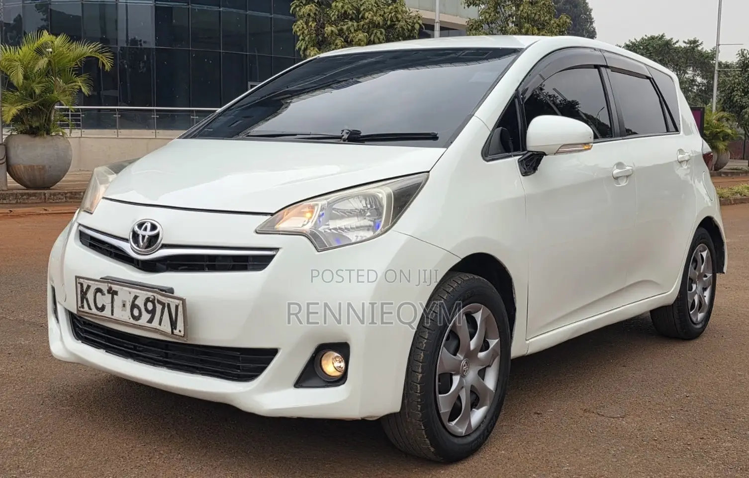 Toyota Ractis 1.5 FWD 2012 Pearl