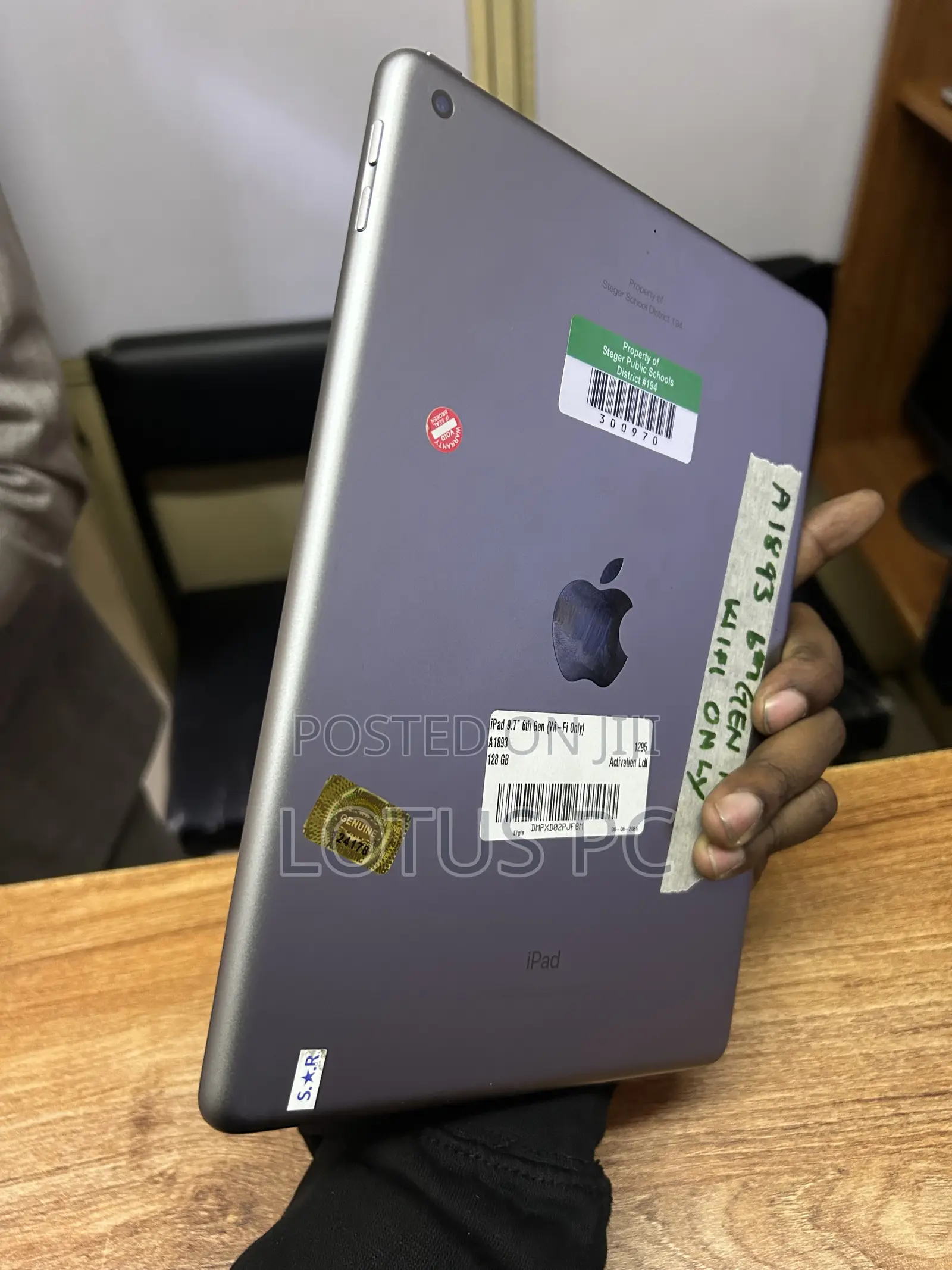 Apple iPad 9.7 128 GB Gray