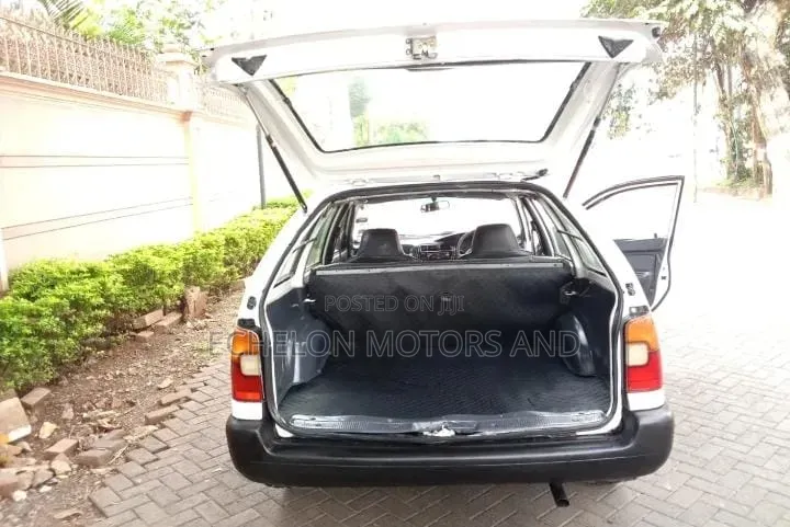 Toyota Corolla 1998 White