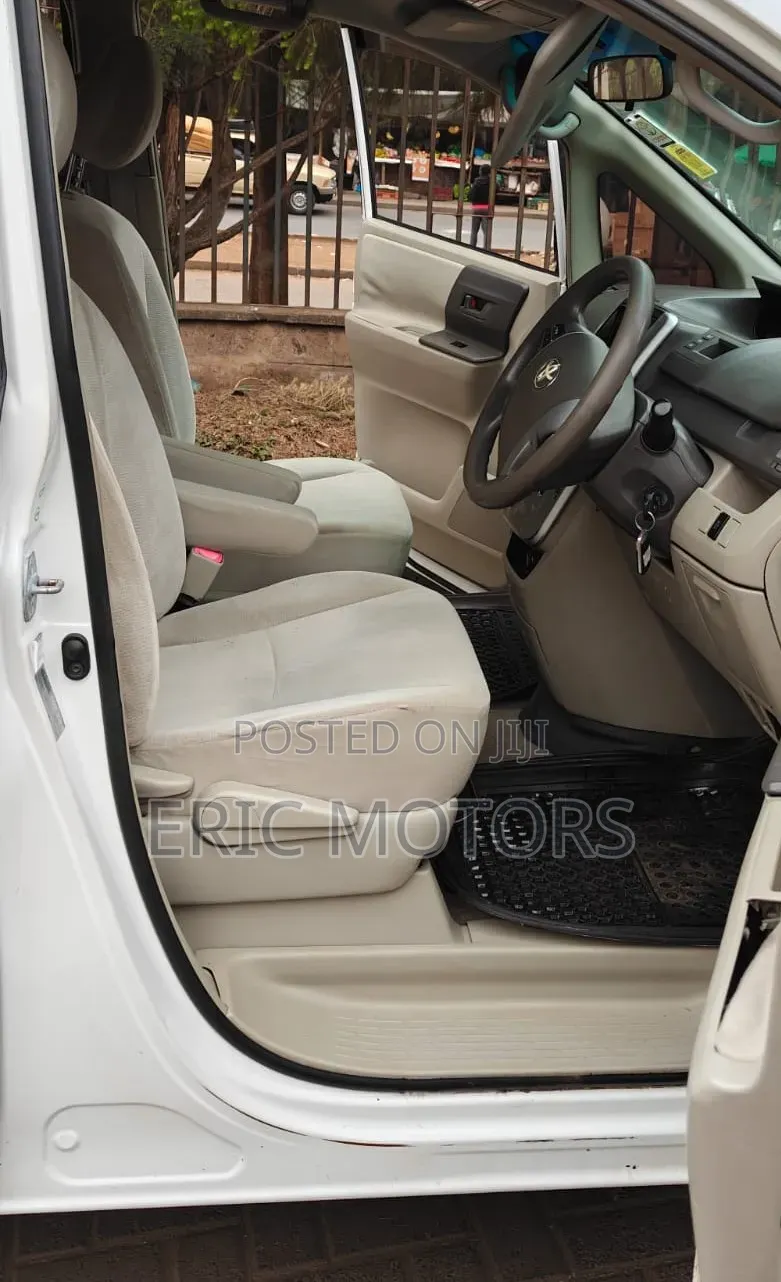 Toyota Noah 2011 White