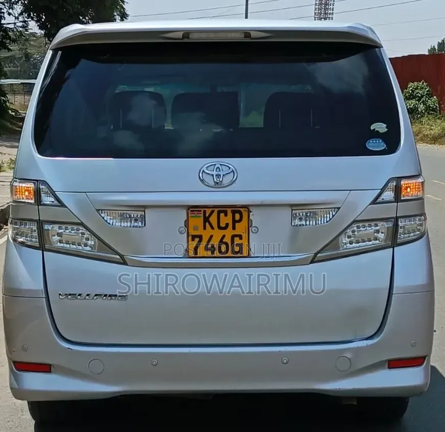 Toyota Vellfire 2010 Silver