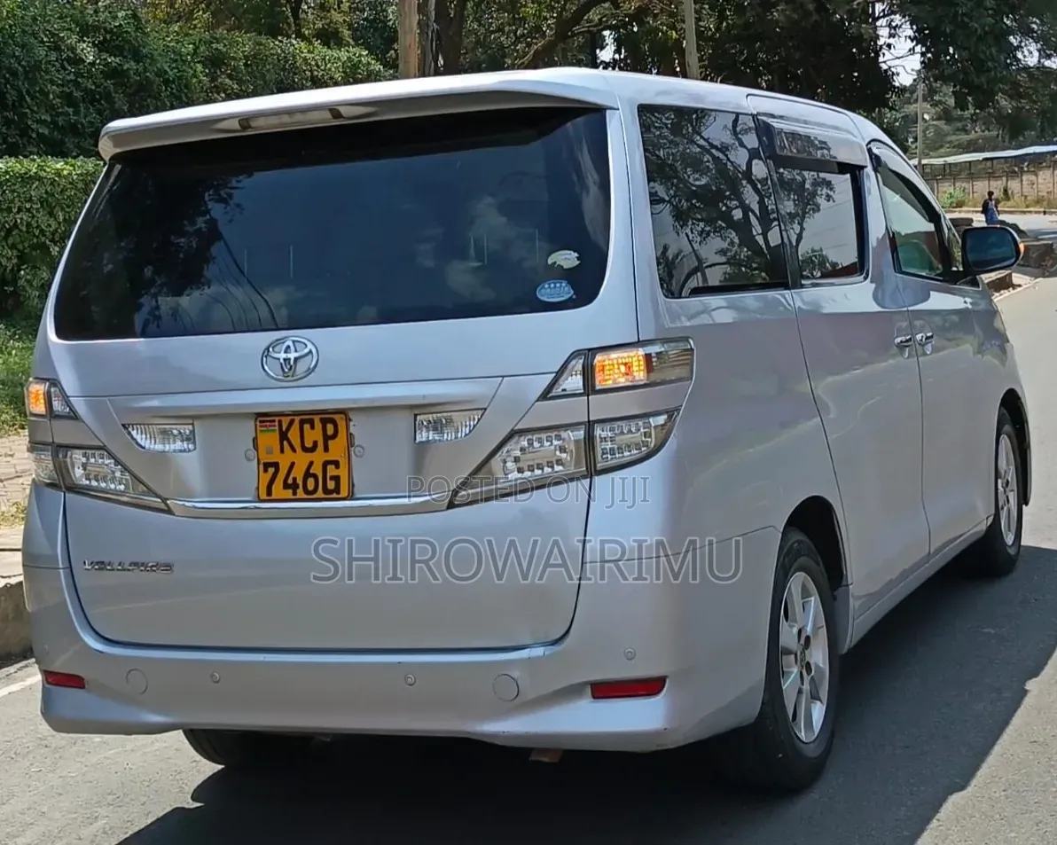 Toyota Vellfire 2010 Silver
