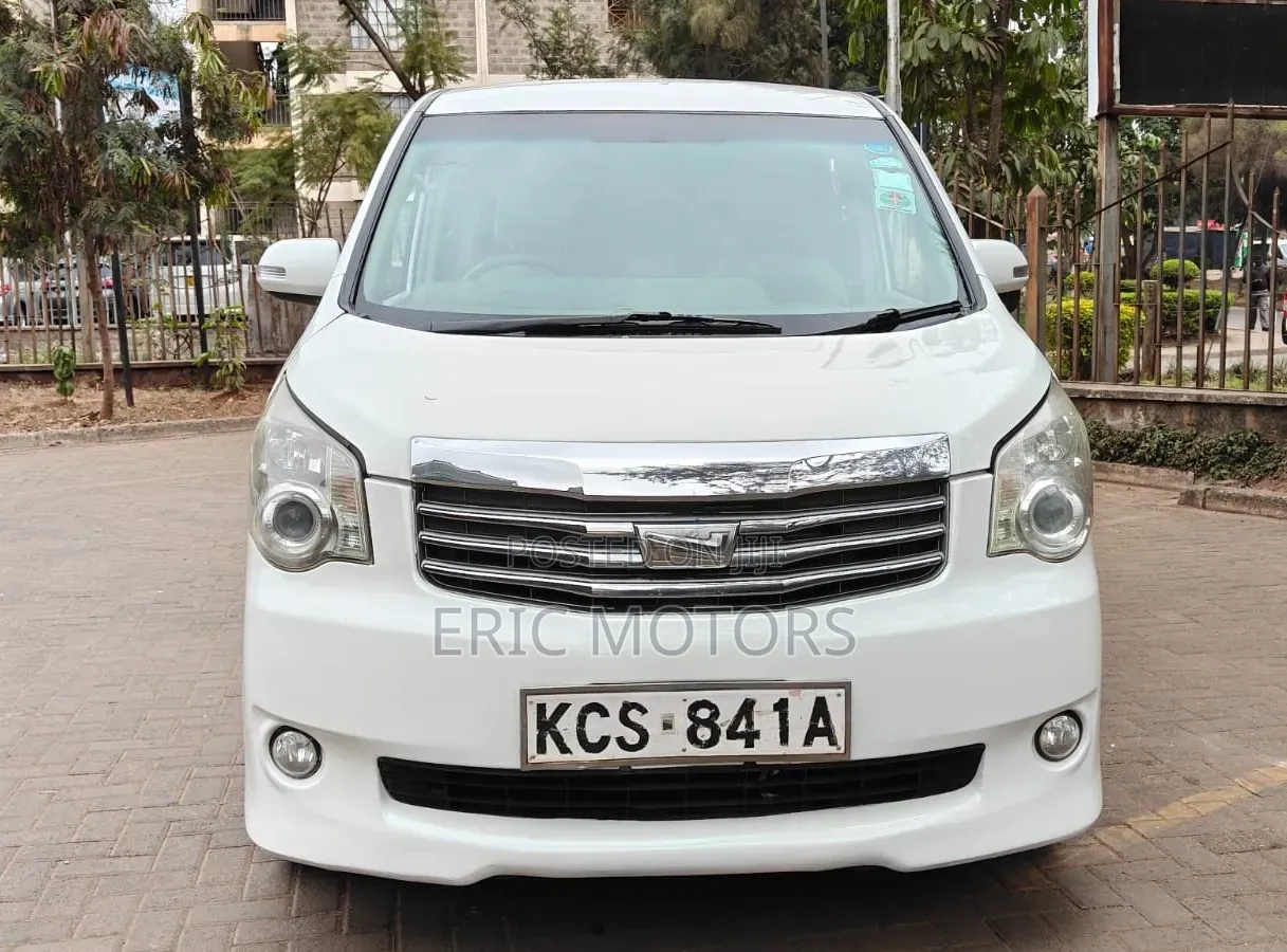 Toyota Noah 2011 White