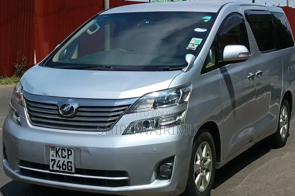 Toyota Vellfire 2010 Silver