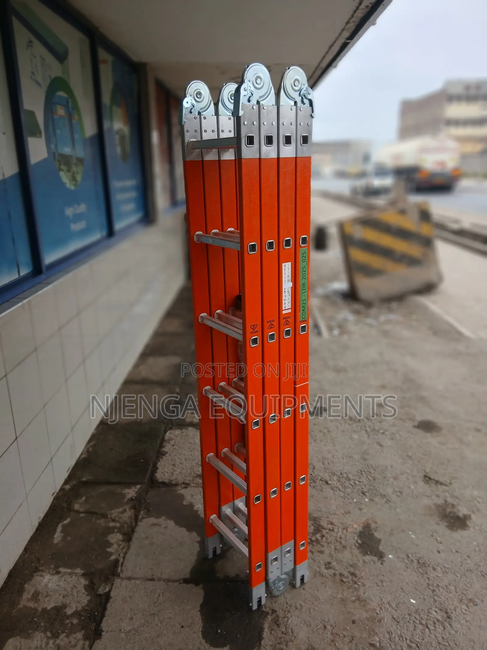 6 X 4 Fiberglass Ladder(red)