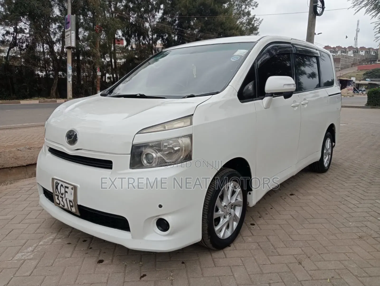 Toyota Voxy 2008 White