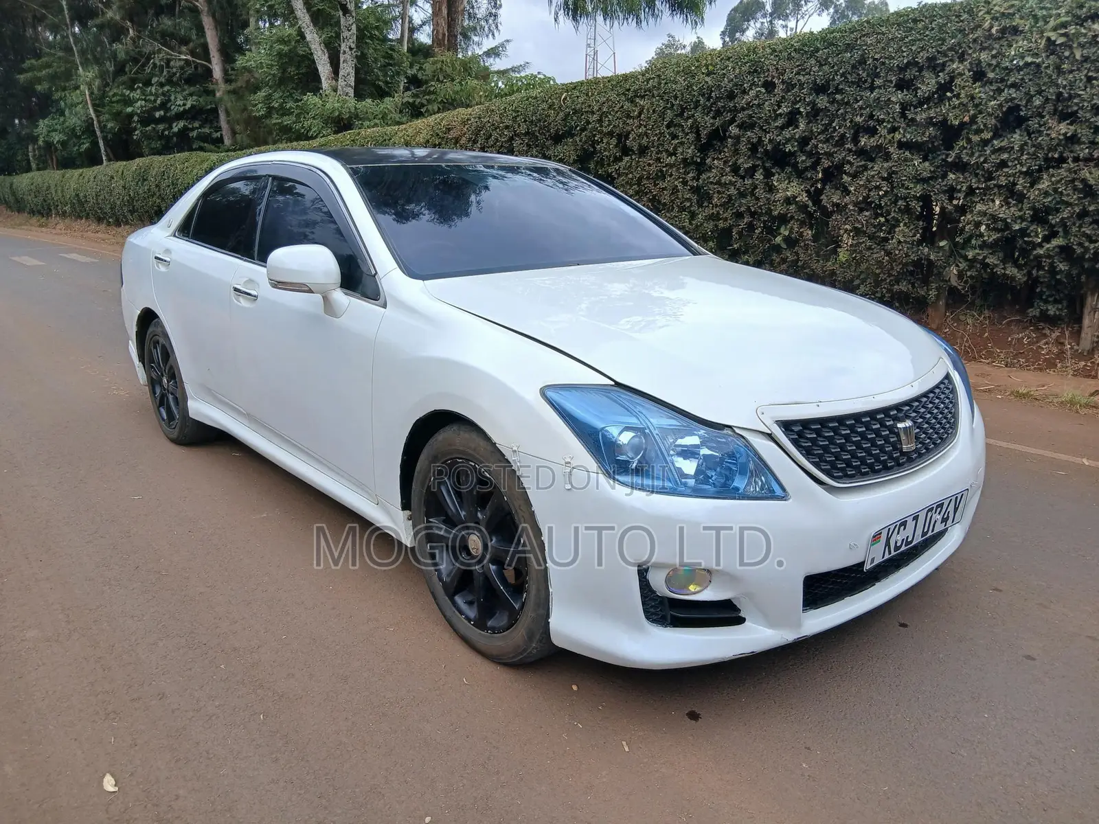 Toyota Crown 2009 White