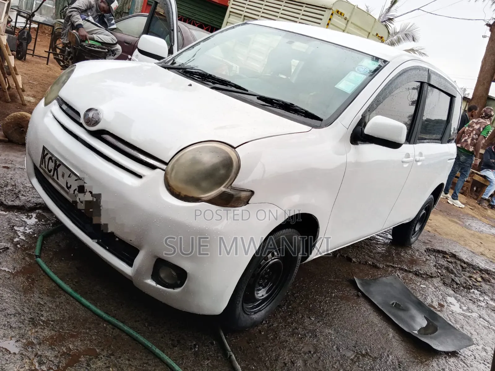 Toyota Sienta 2010 White