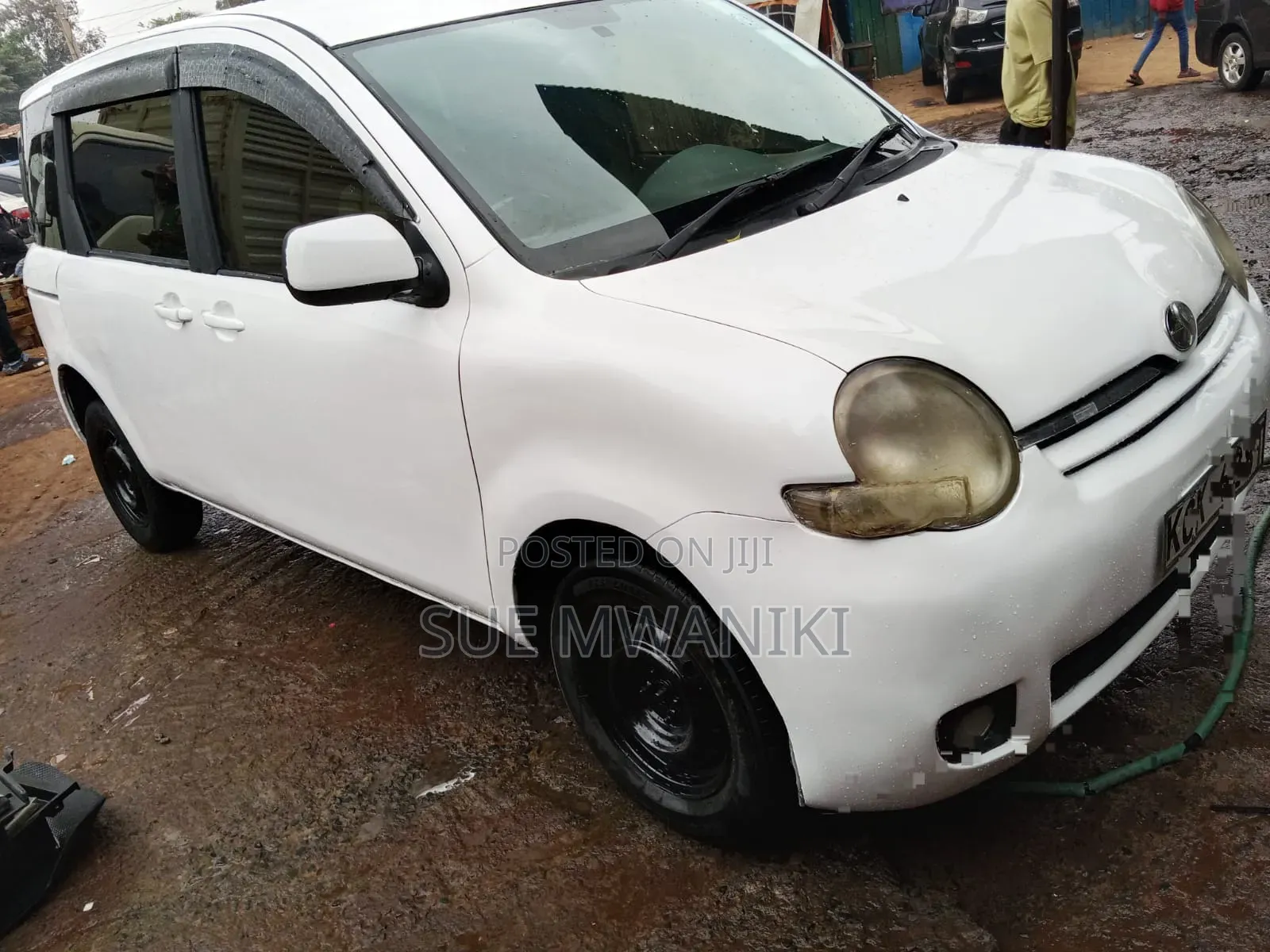 Toyota Sienta 2010 White