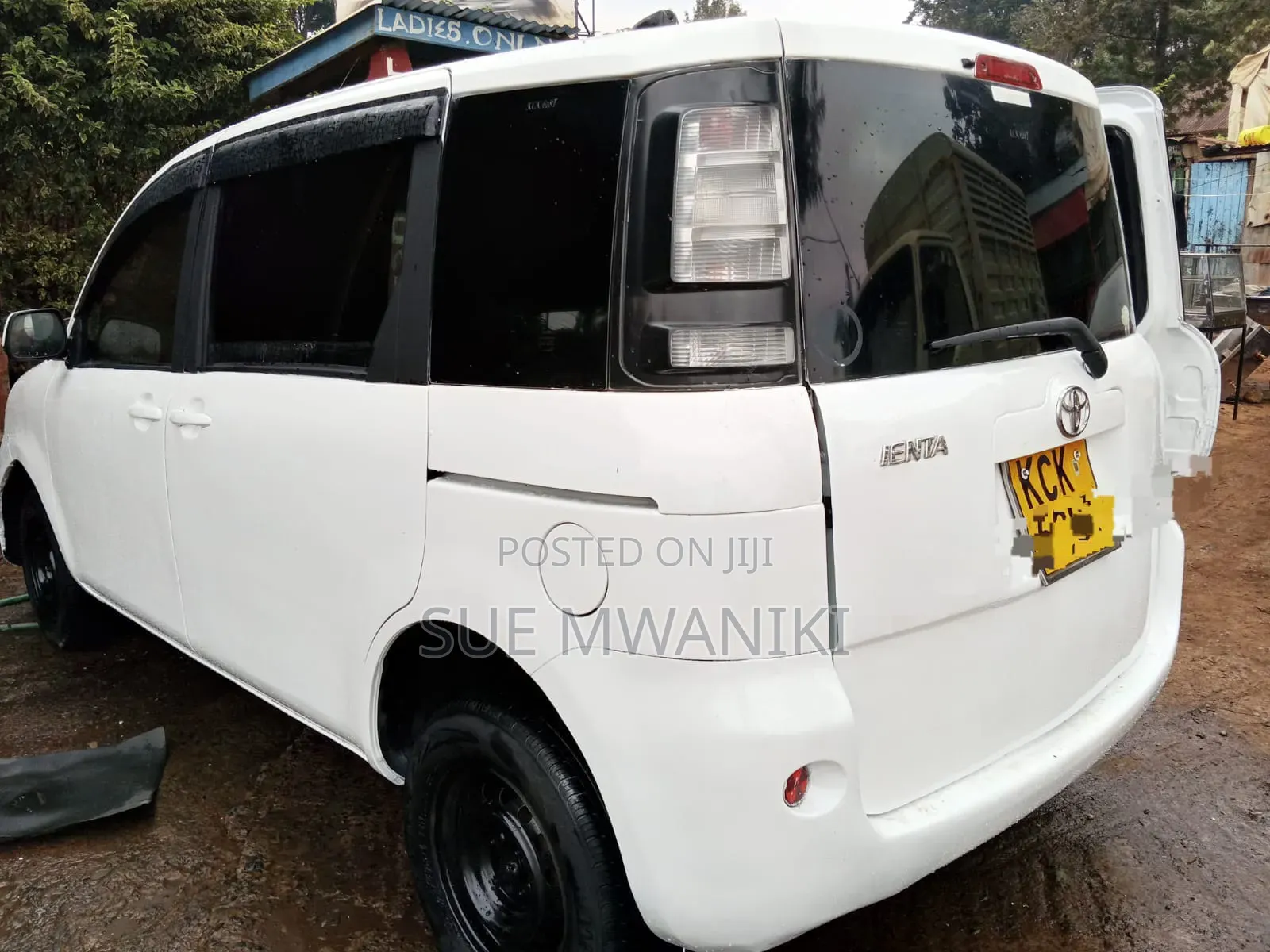 Toyota Sienta 2010 White