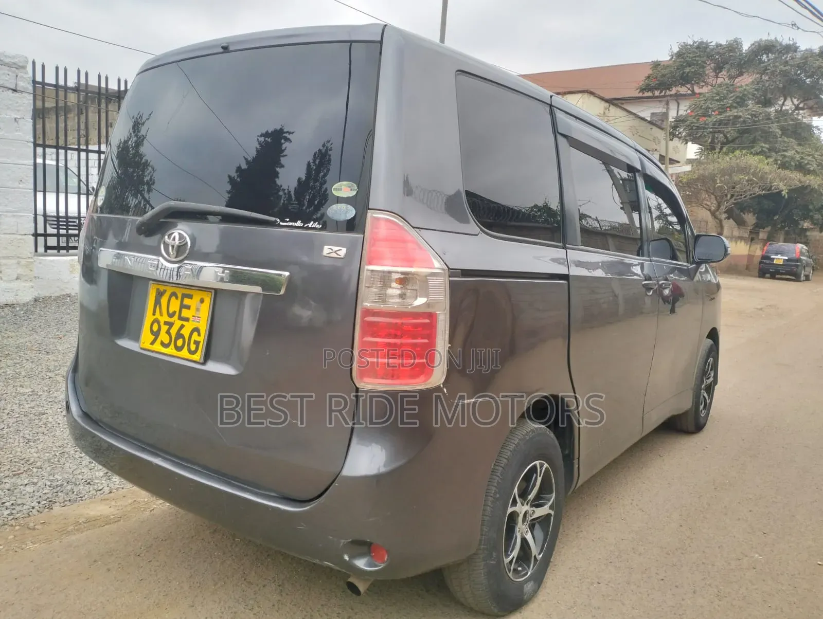 Toyota Noah 2009 Gray