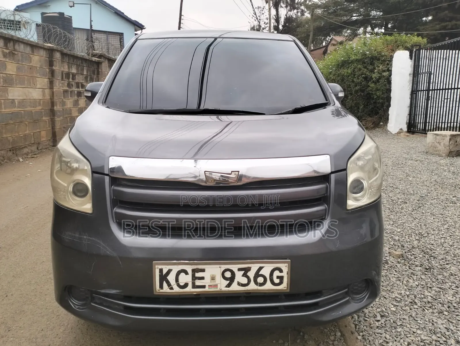 Toyota Noah 2009 Gray