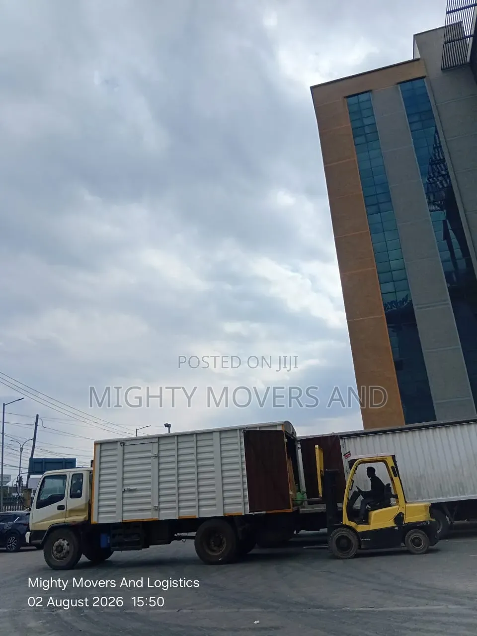 Professional Forklift Operation-Lifting Transportation of Heavy Load