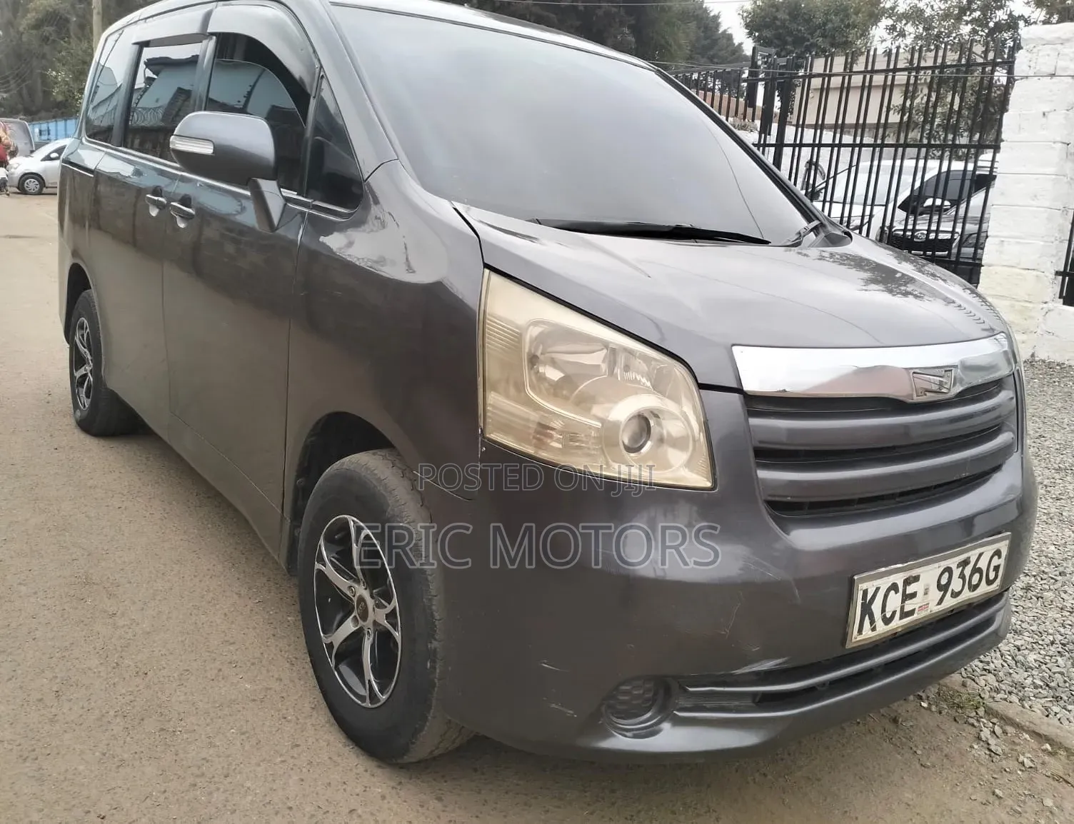 Toyota Noah 2008 Gray