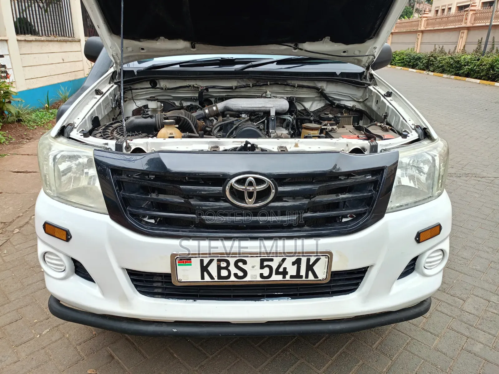 Toyota Hilux 2013 White