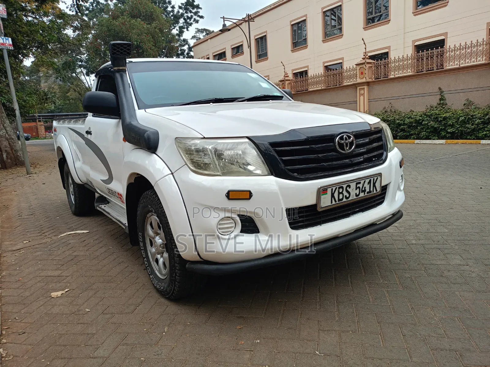 Toyota Hilux 2013 White