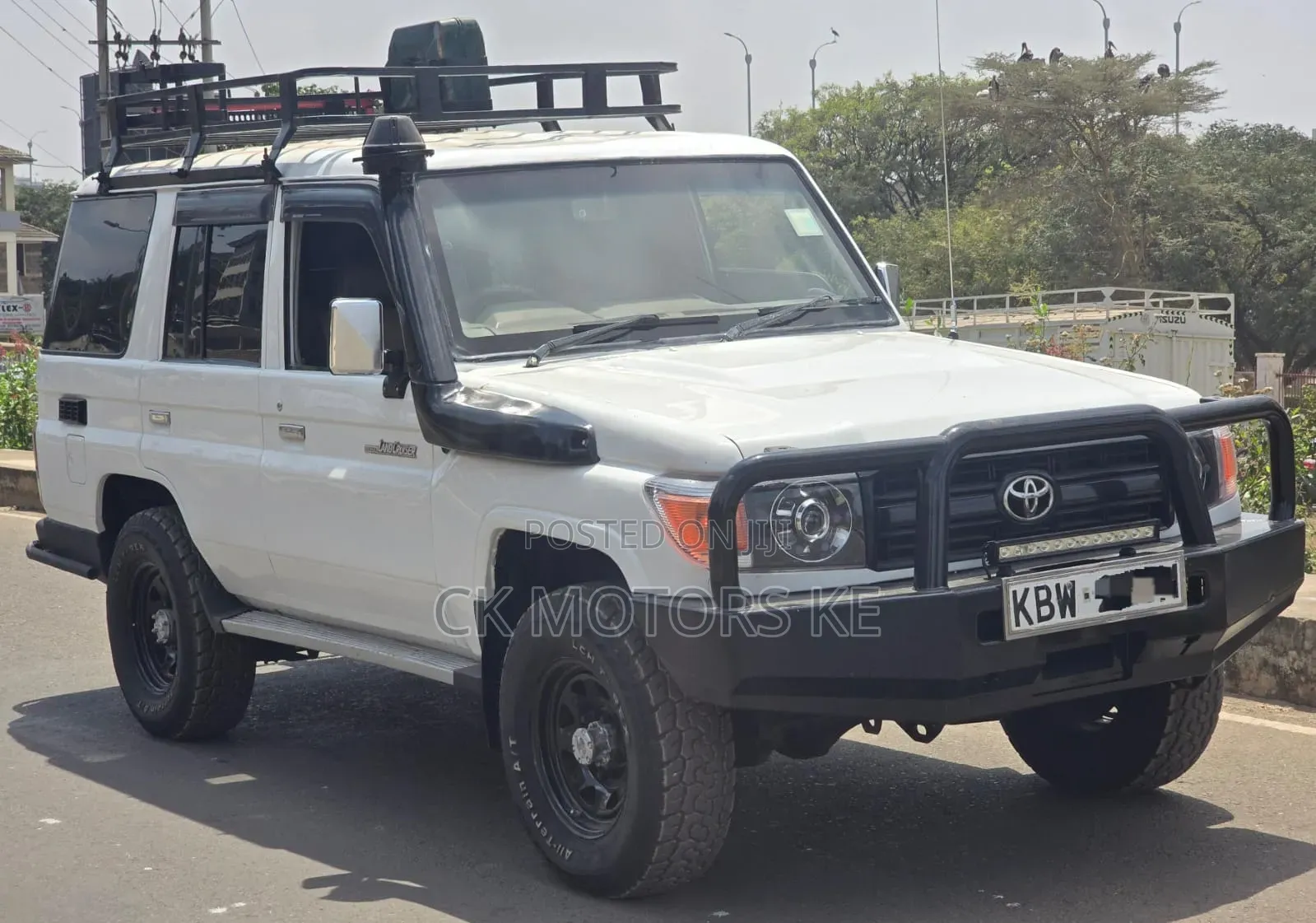 Toyota Land Cruiser 2011 White