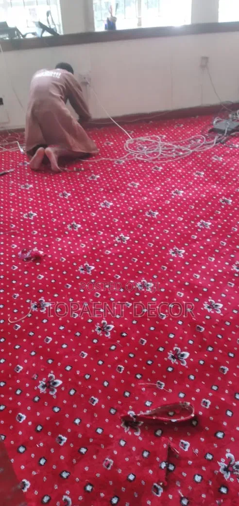 Red and Maroon Vvip Wall to Wall Carpets
