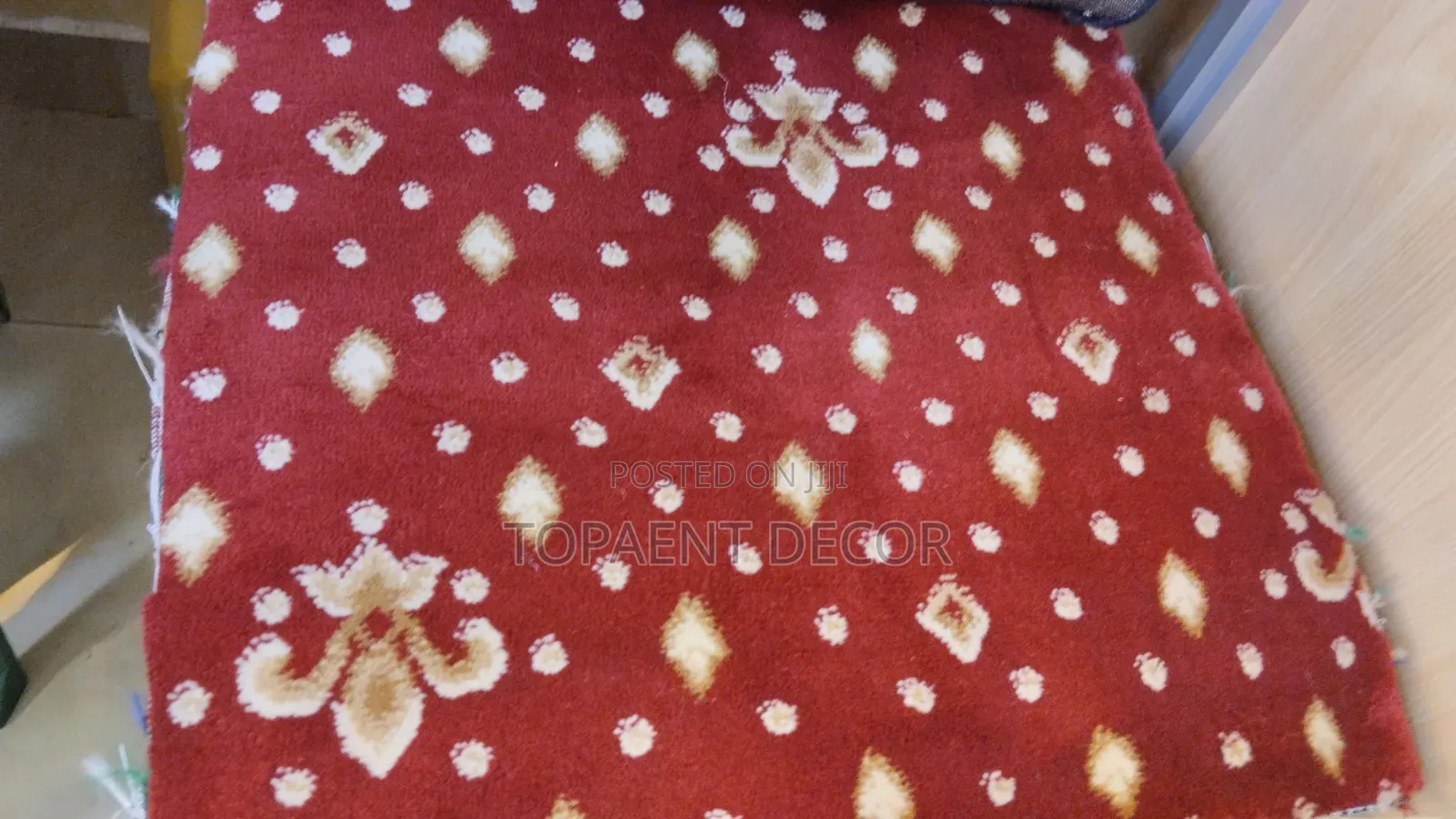 Red and Maroon Vvip Wall to Wall Carpets
