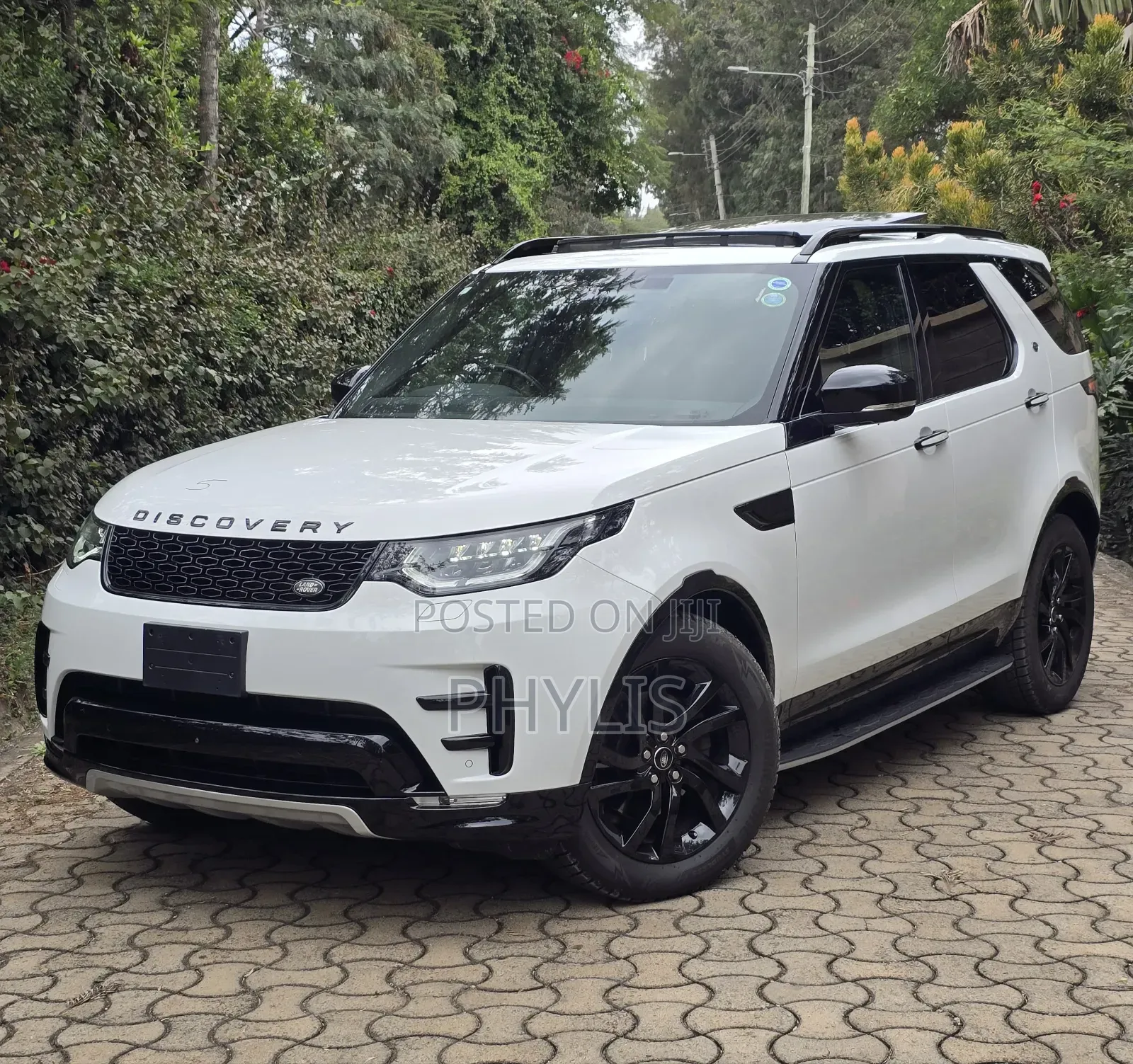 Land Rover Discovery 2019 White