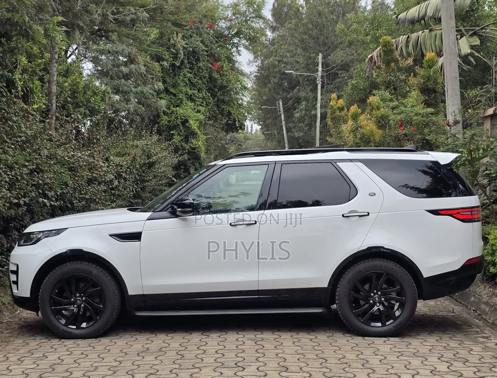 Land Rover Discovery 2019 White