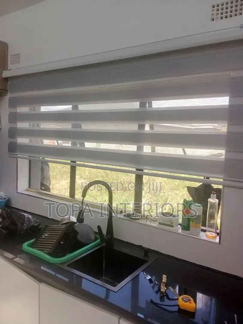 Adjustable Premium Horizontal Home and Office Roller Blinds