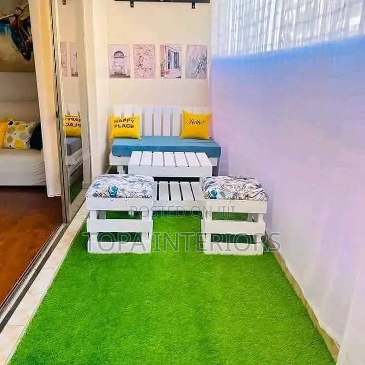 Balcony Floor Wall to Wall Artificial Green Grass Carpets Installation